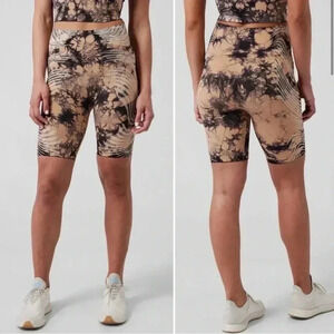 Athleta Motivate Seamless Bike Shorts, Cream/ Navy, Size S